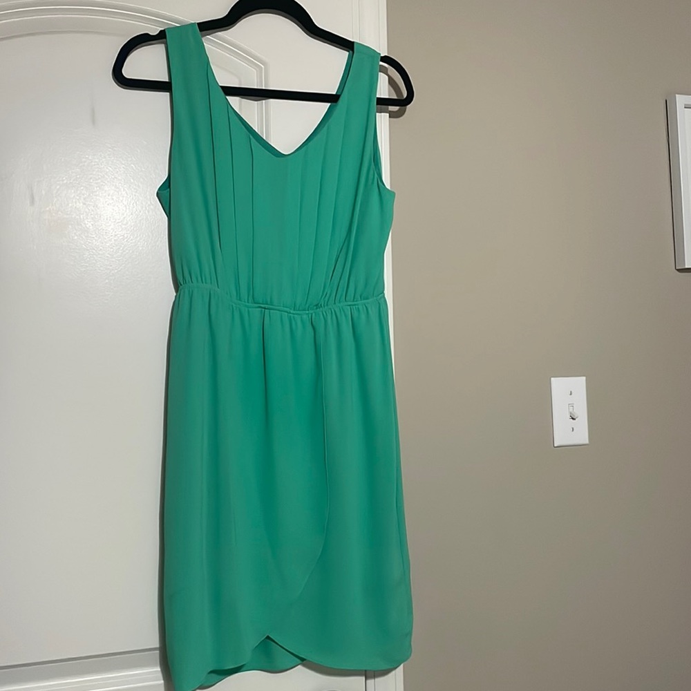 Green sleeveless dress